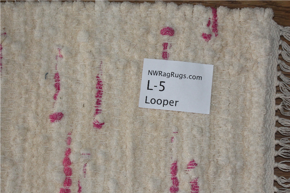 Close-up of Looper #L-5
