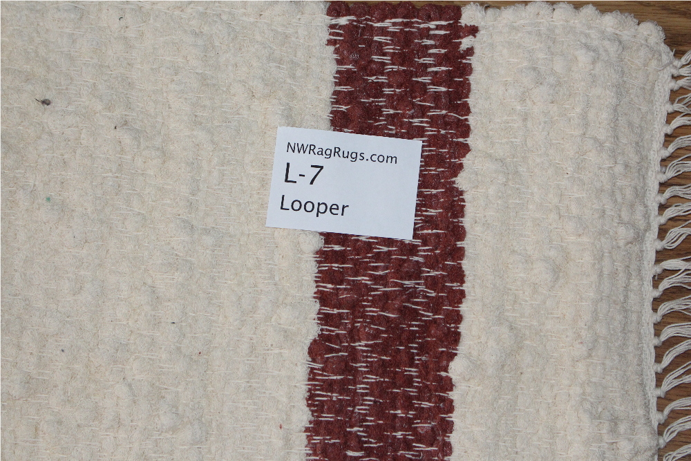 Close-up of Looper #L-7